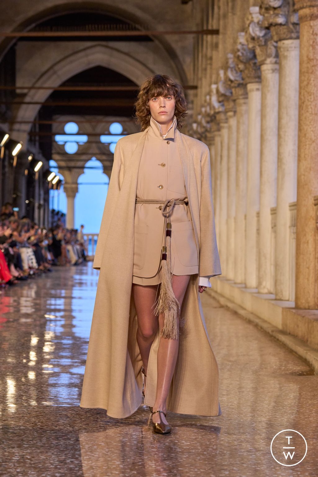 Fashion Week Milan Resort 2025 look 2 from the Max Mara collection 女装