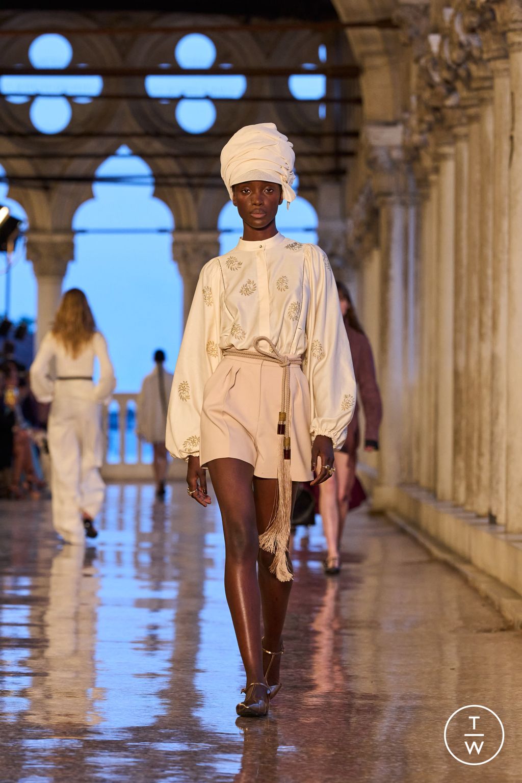 Fashion Week Milan Resort 2025 look 15 de la collection Max Mara womenswear