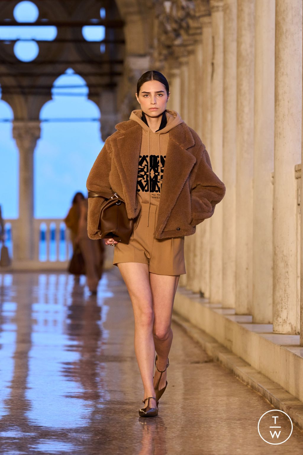 Fashion Week Milan Resort 2025 look 24 from the Max Mara collection womenswear