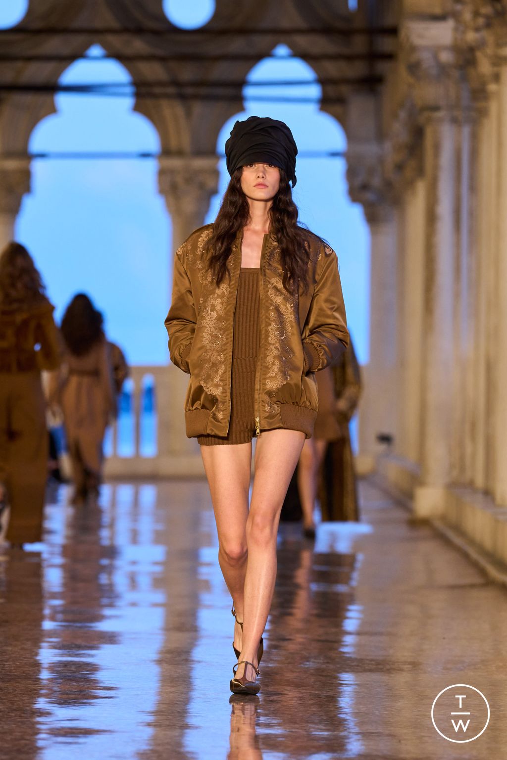 Fashion Week Milan Resort 2025 look 34 from the Max Mara collection 女装