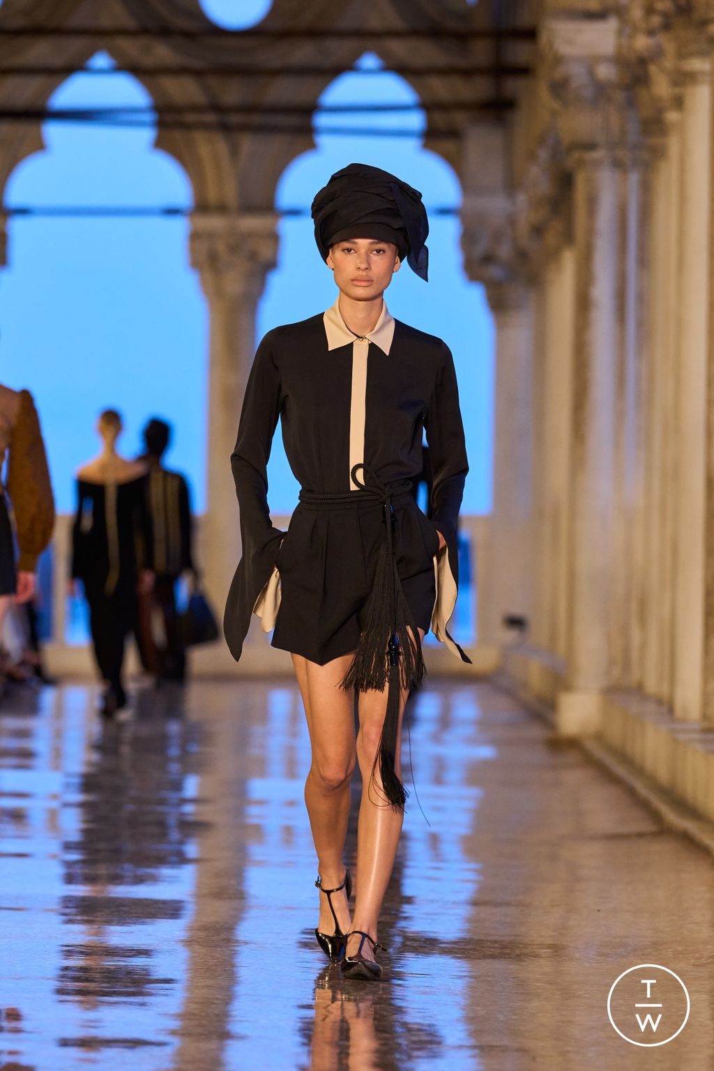 Fashion Week Milan Resort 2025 look 50 de la collection Max Mara womenswear