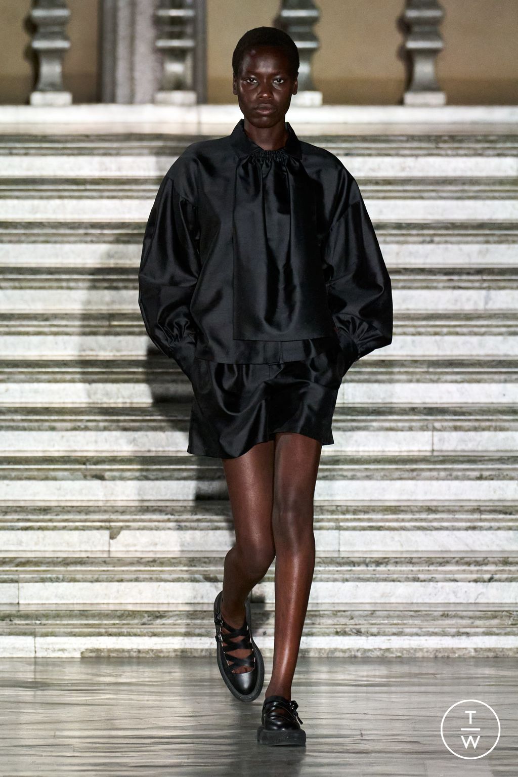 Fashion Week Milan Resort 2024 look 2 from the Max Mara collection 女装