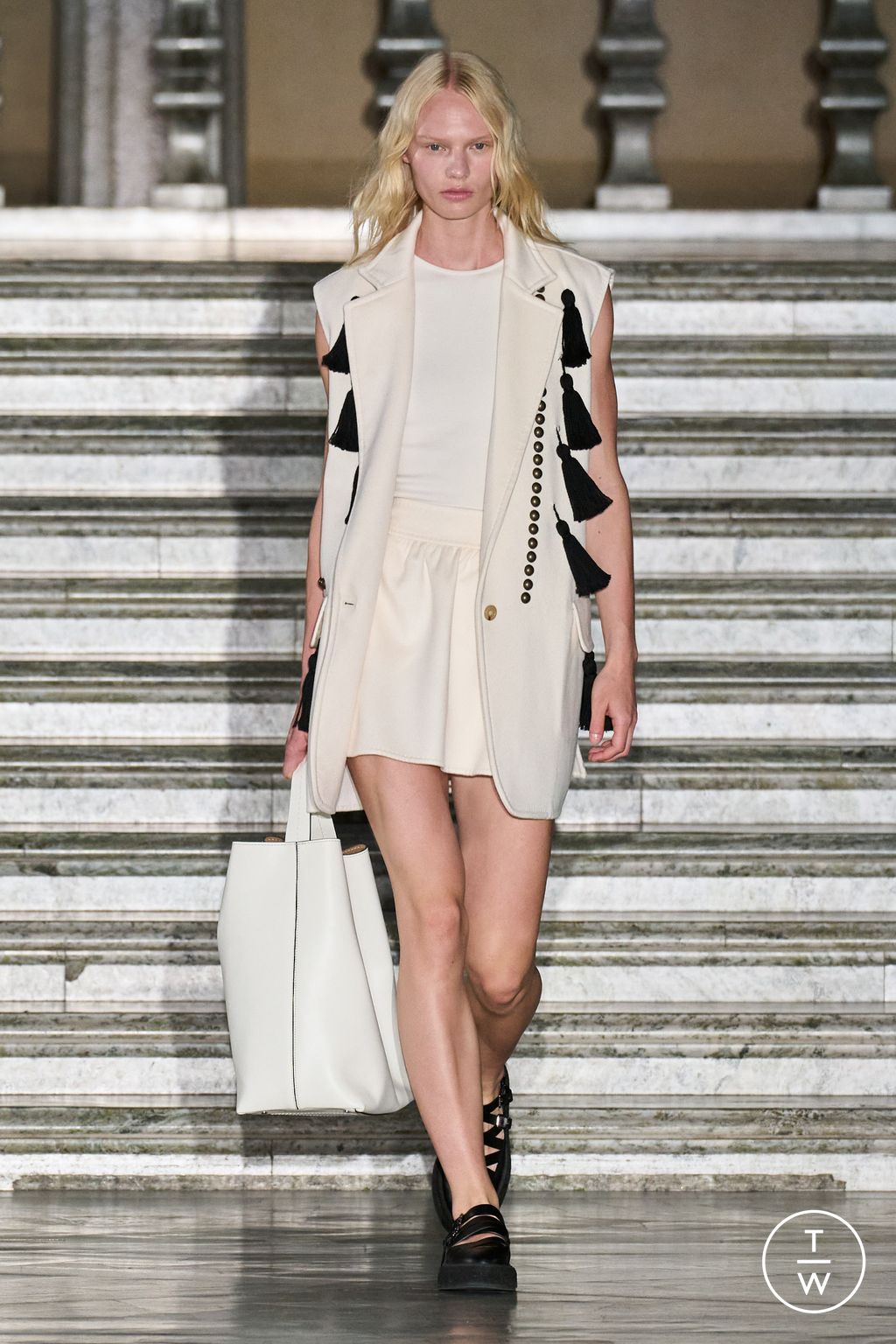 Fashion Week Milan Resort 2024 look 4 from the Max Mara collection womenswear