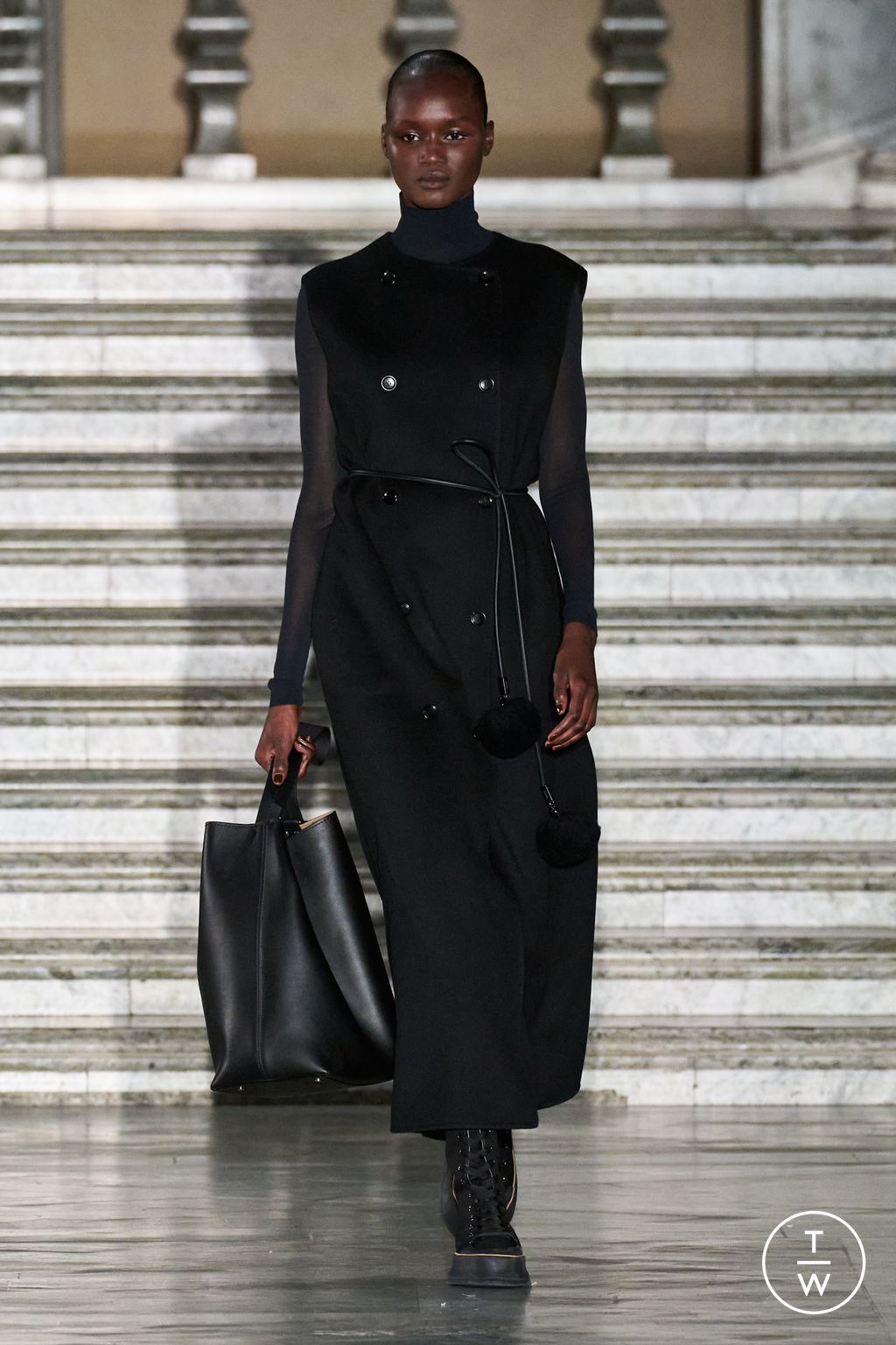 Fashion Week Milan Resort 2024 look 16 from the Max Mara collection 女装