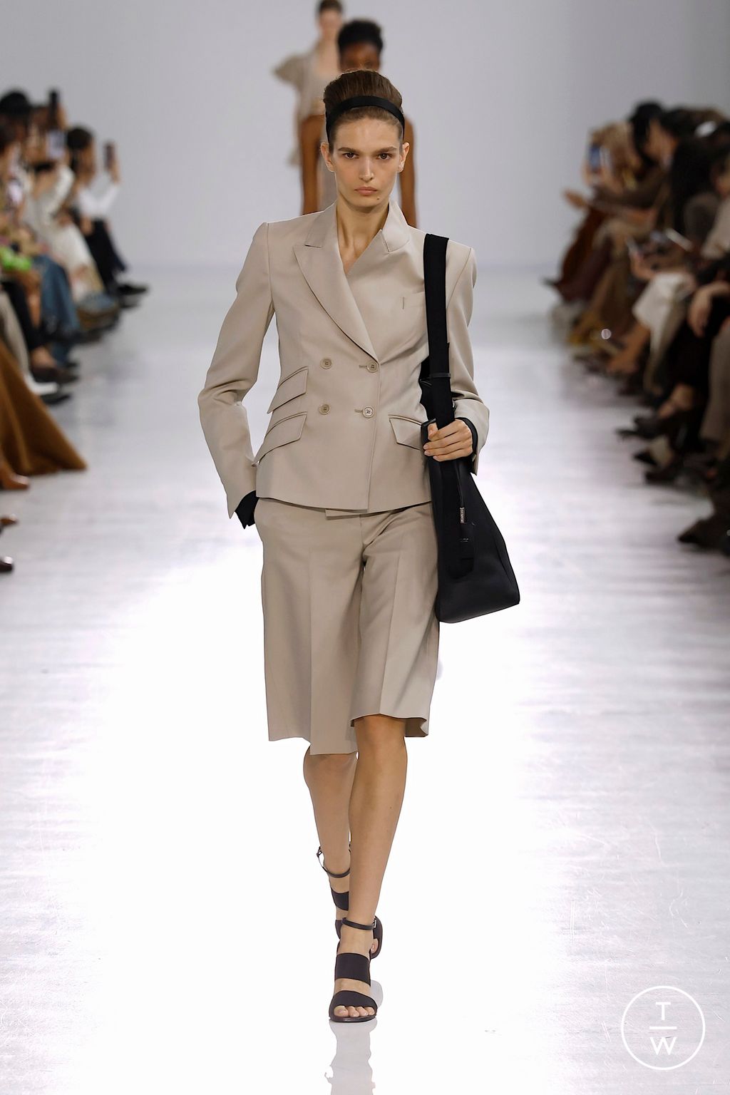 Fashion Week Milan Spring/Summer 2026 look 31 from the Max Mara collection womenswear