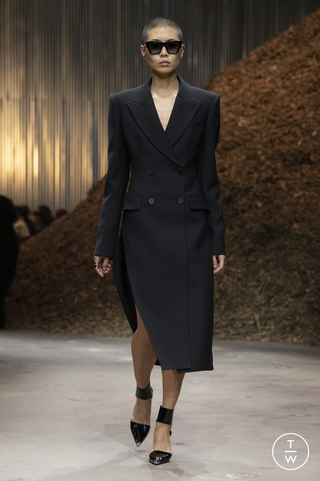 Fashion Week New York Fall/Winter 2022 look 11 de la collection Alexander McQueen womenswear