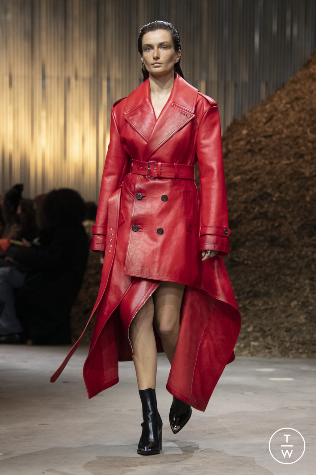 Fashion Week New York Fall/Winter 2022 look 16 de la collection Alexander McQueen womenswear