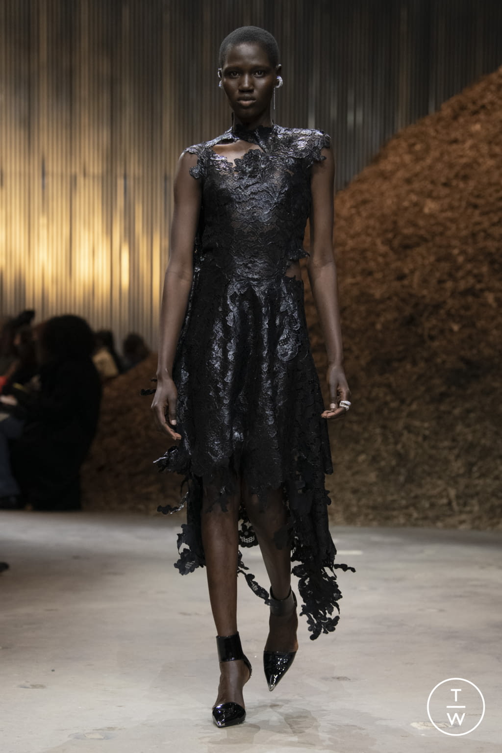 Fashion Week New York Fall/Winter 2022 look 31 from the Alexander McQueen collection 女装
