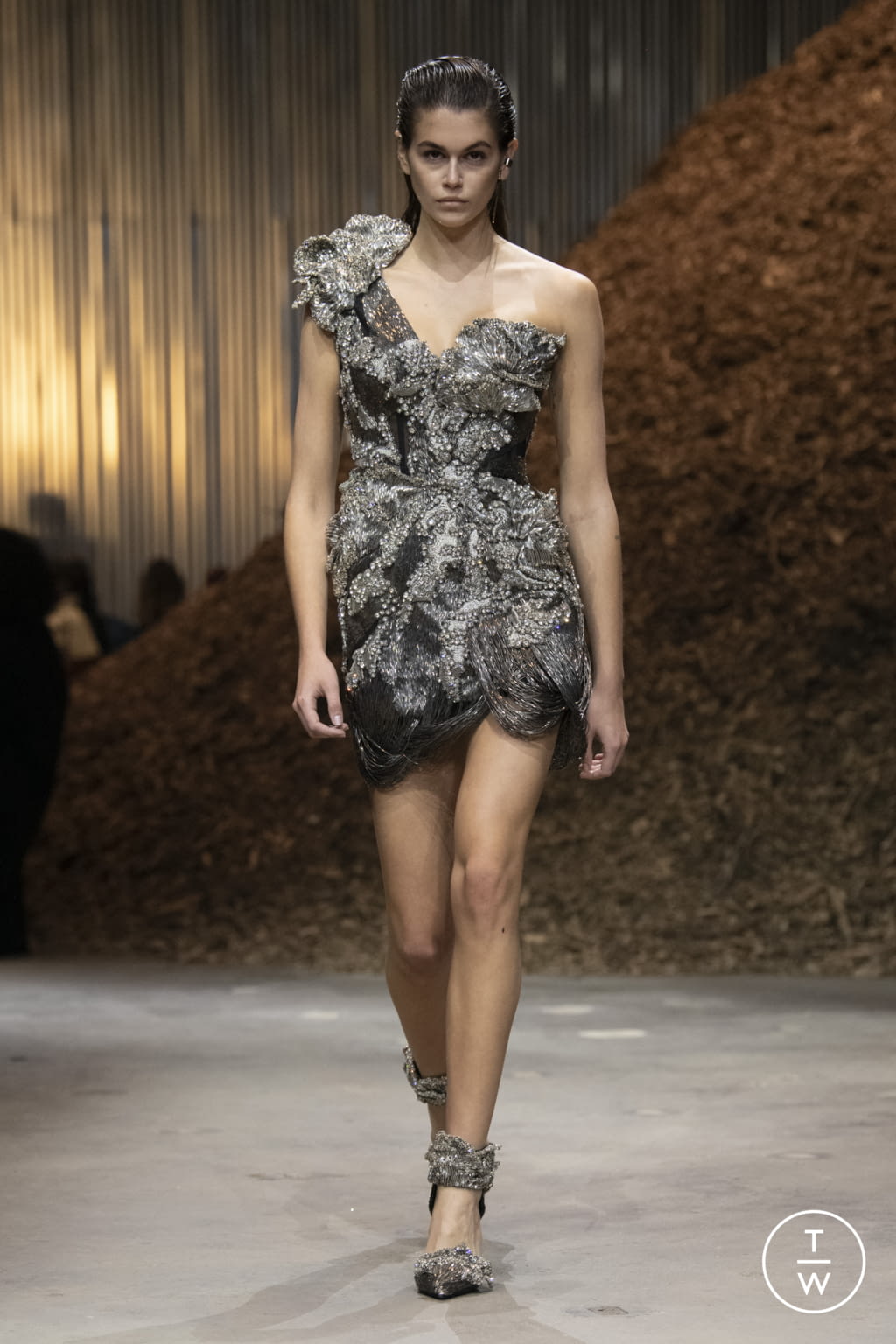 Fashion Week New York Fall/Winter 2022 look 37 from the Alexander McQueen collection 女装