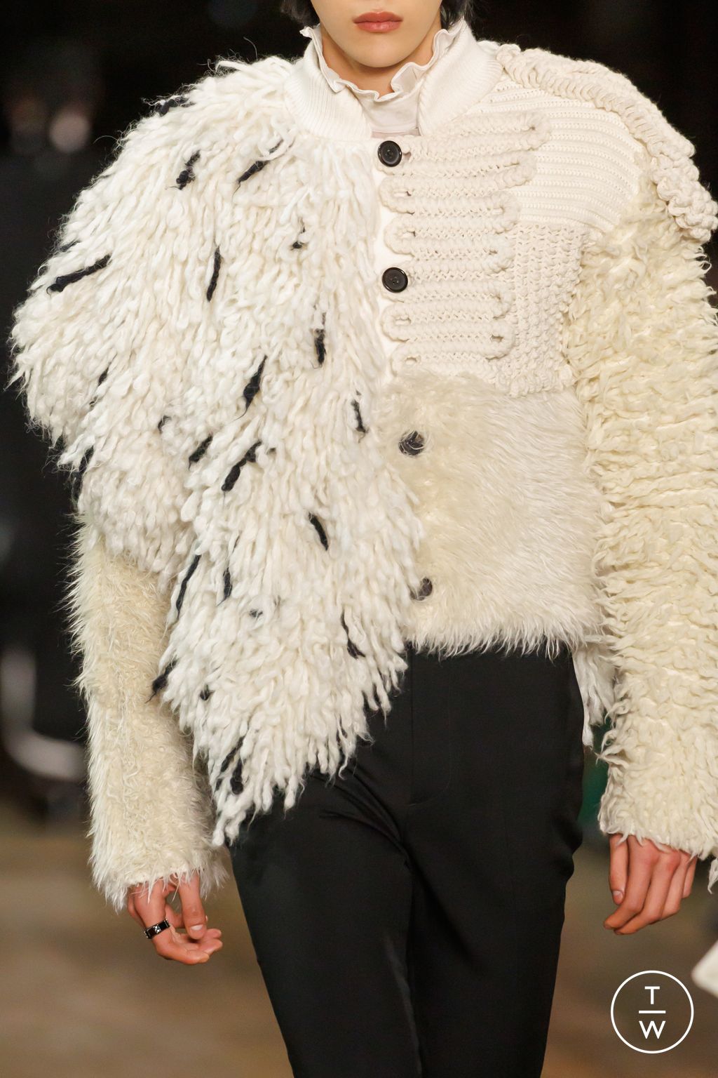 Fashion Week Paris Fall/Winter 2025 look 50 from the McQueen collection womenswear accessories