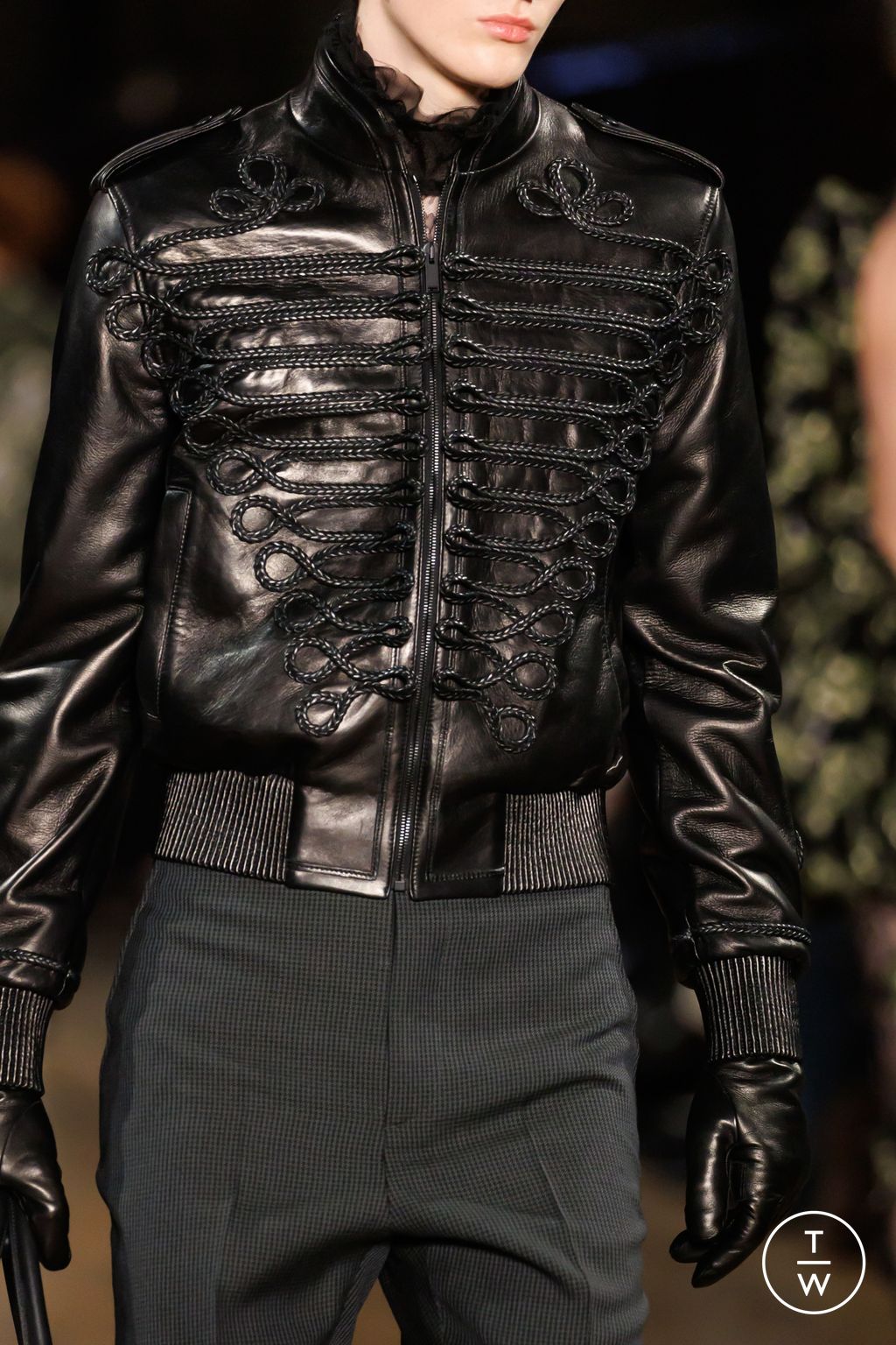 Fashion Week Paris Fall/Winter 2025 look 59 from the McQueen collection womenswear accessories