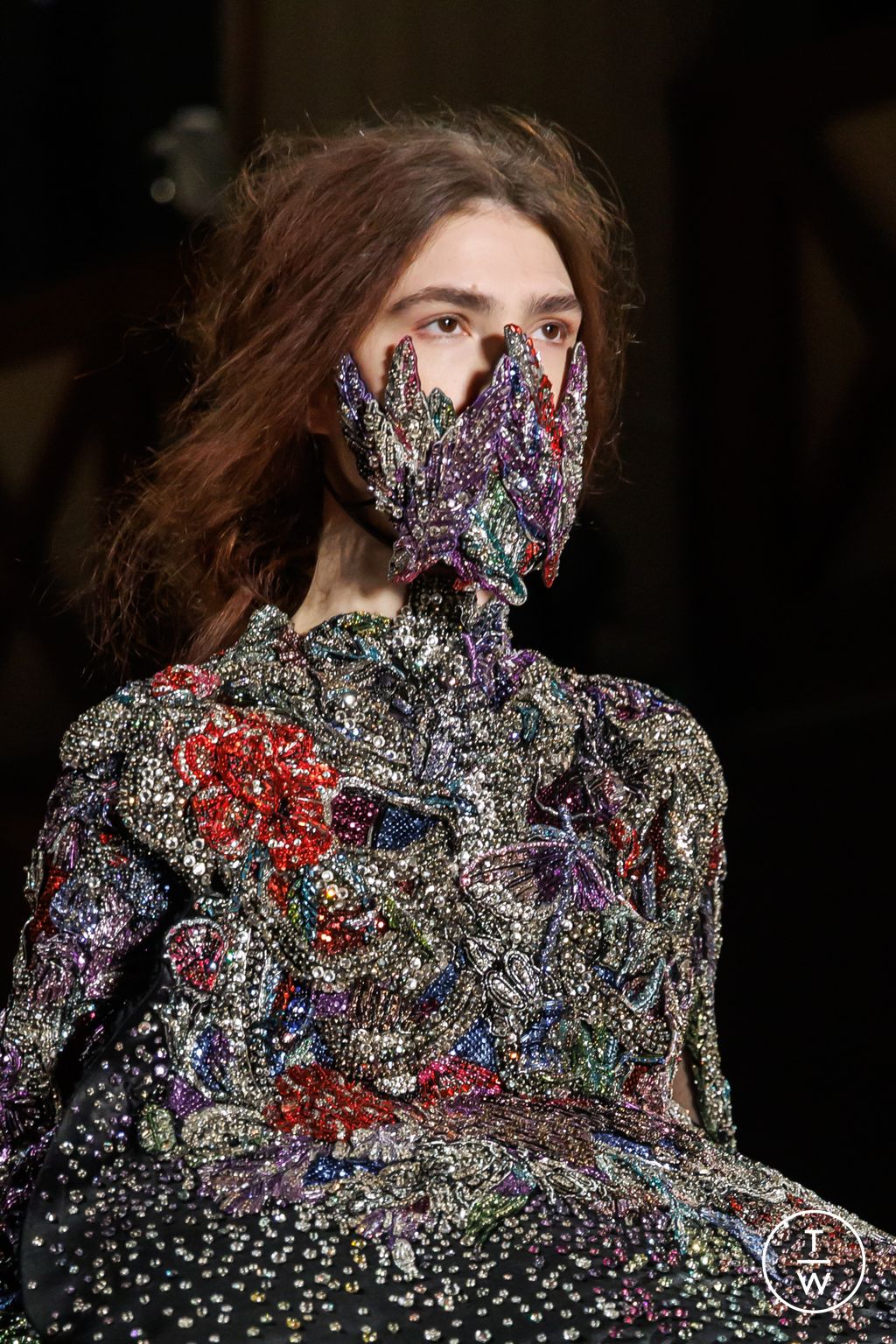 Fashion Week Paris Fall/Winter 2025 look 70 from the McQueen collection 女装配饰