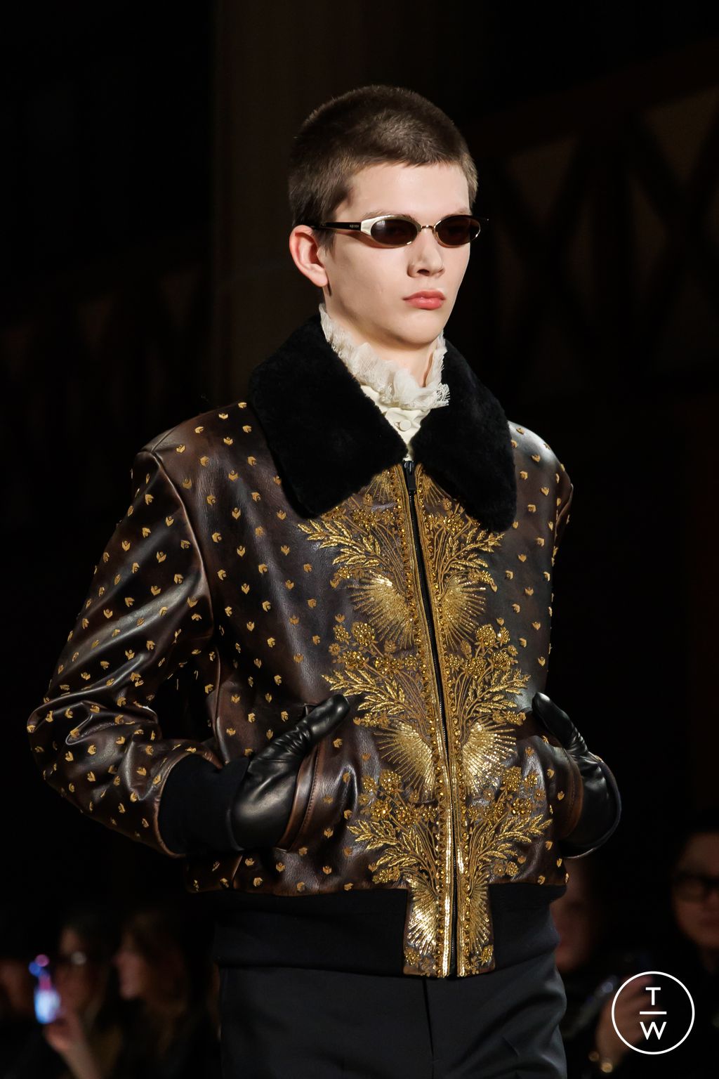 Fashion Week Paris Fall/Winter 2025 look 74 from the McQueen collection womenswear accessories