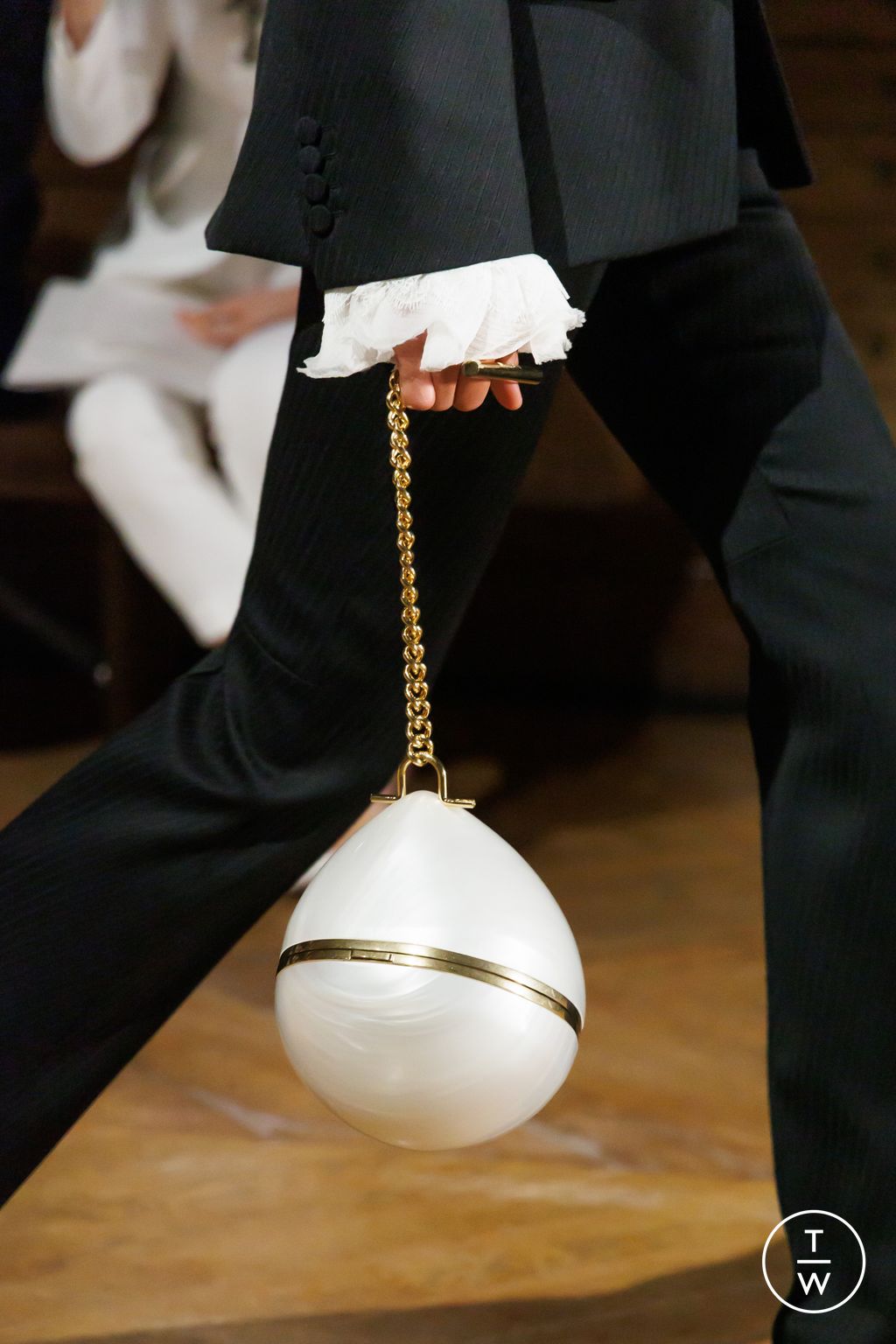 Fashion Week Paris Fall/Winter 2025 look 76 from the McQueen collection womenswear accessories