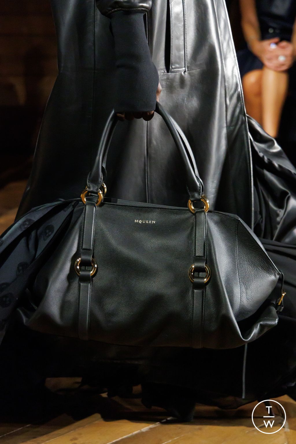 Fashion Week Paris Fall/Winter 2025 look 77 from the McQueen collection womenswear accessories