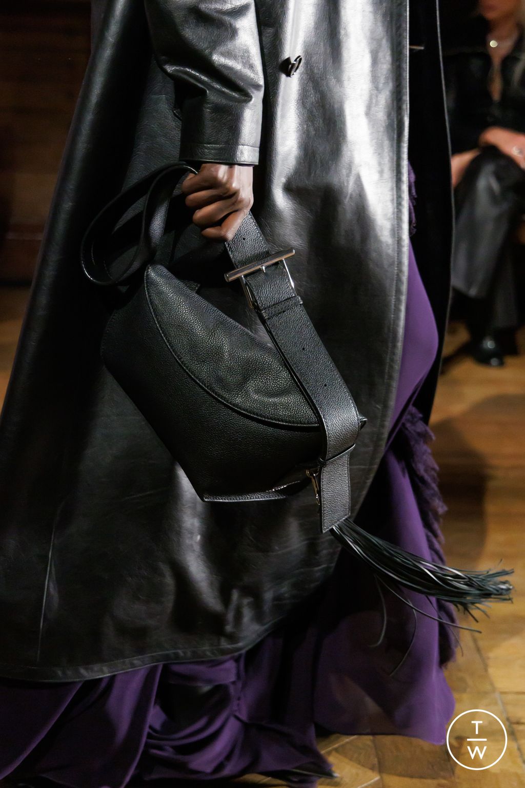 Fashion Week Paris Fall/Winter 2025 look 83 from the McQueen collection womenswear accessories