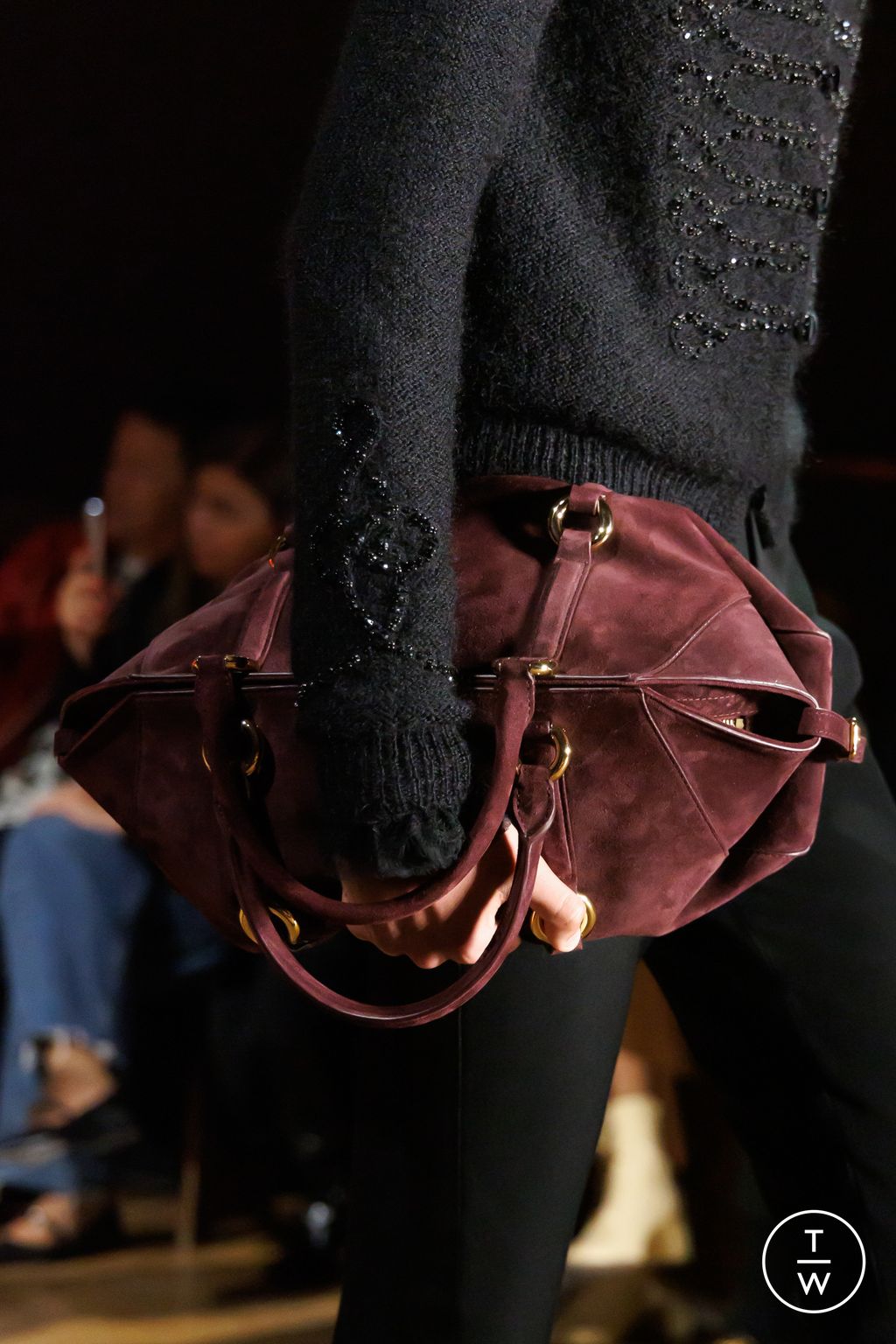 Fashion Week Paris Fall/Winter 2025 look 85 from the McQueen collection womenswear accessories