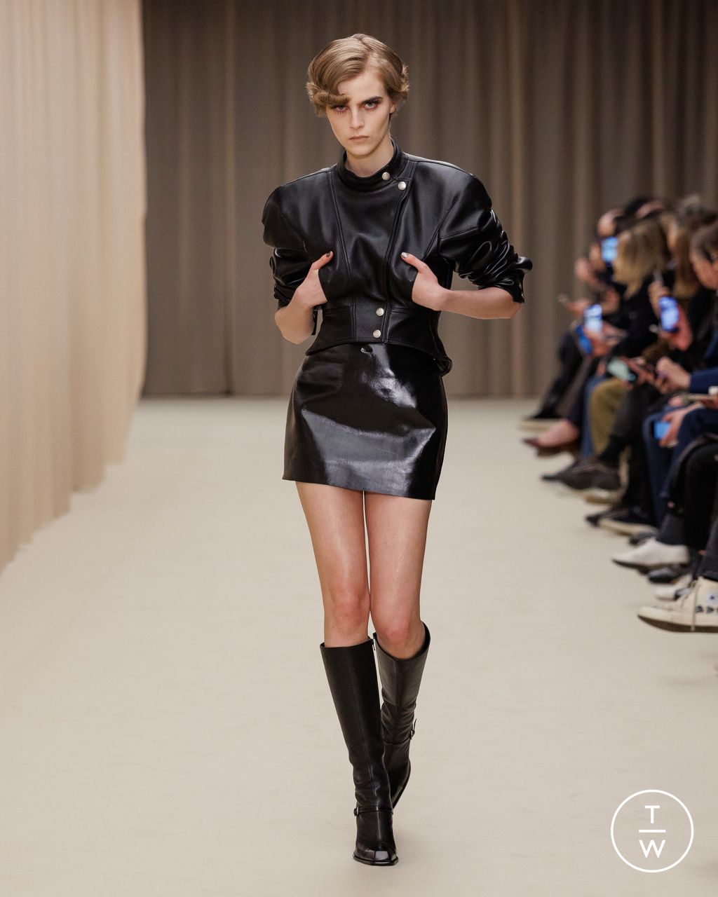 Fashion Week Paris Fall/Winter 2026 look 7 from the McQueen collection womenswear