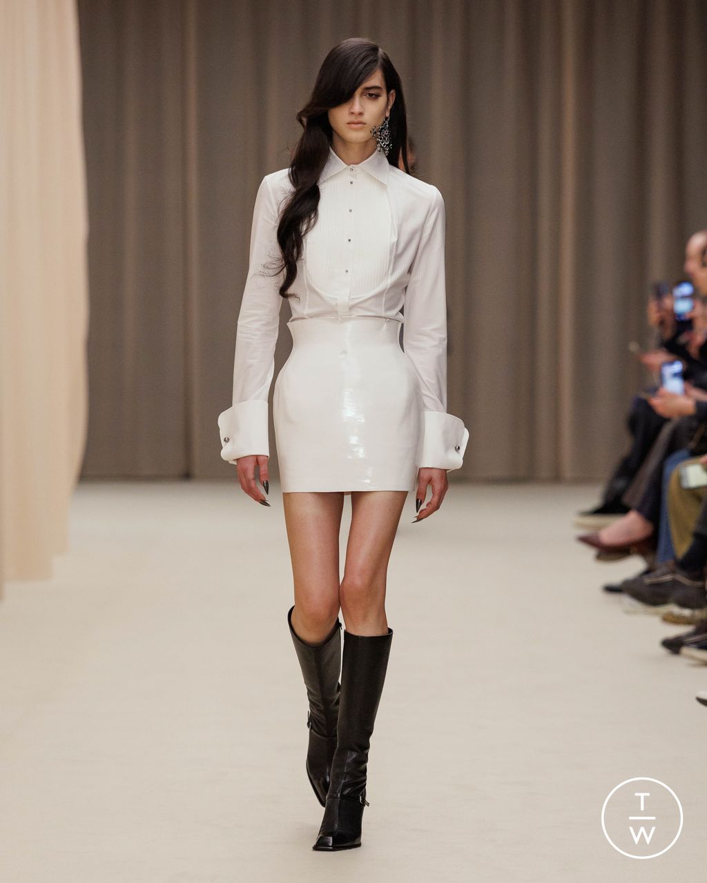 Fashion Week Paris Fall/Winter 2026 look 8 de la collection McQueen womenswear