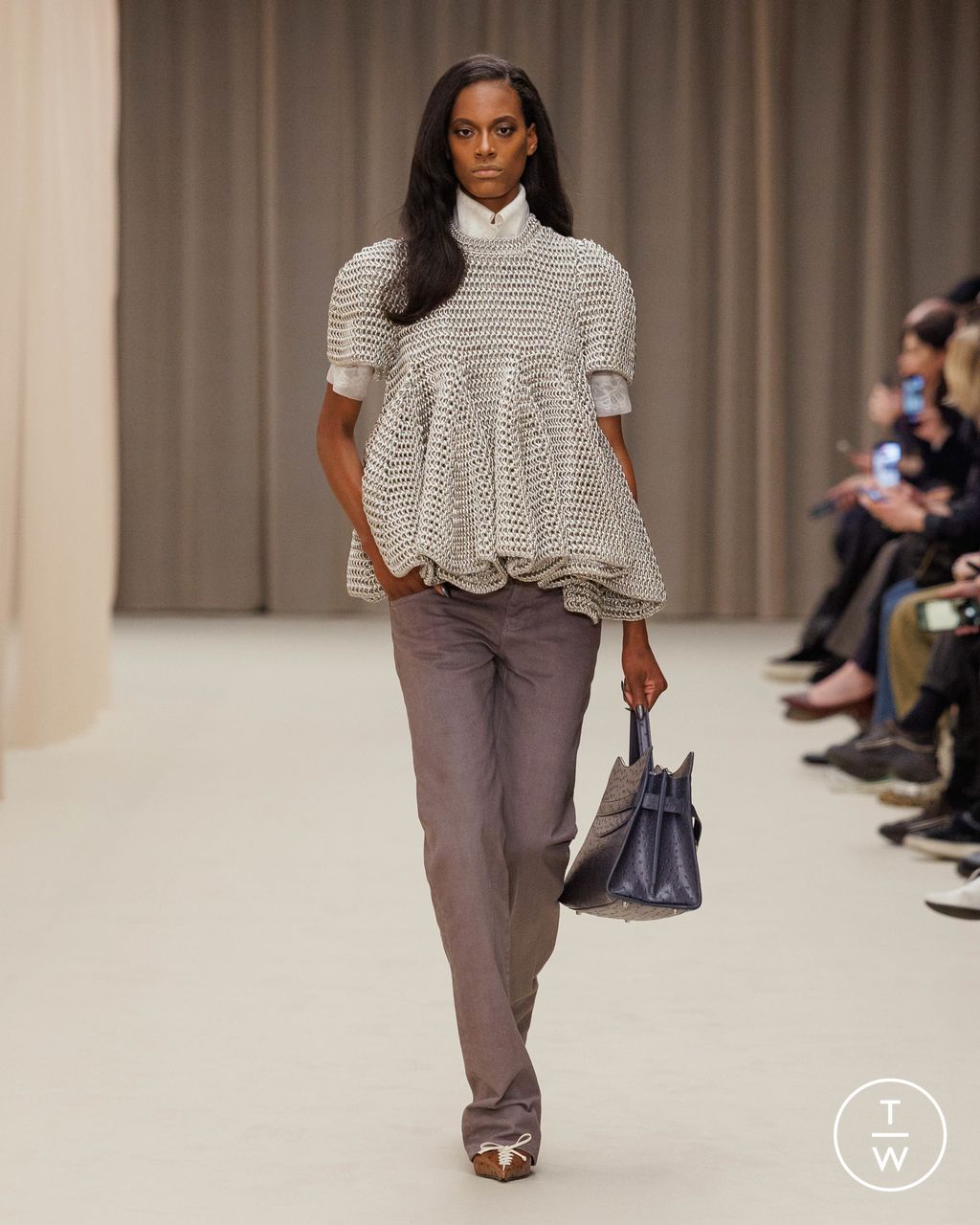 Fashion Week Paris Fall/Winter 2026 look 10 from the McQueen collection 女装