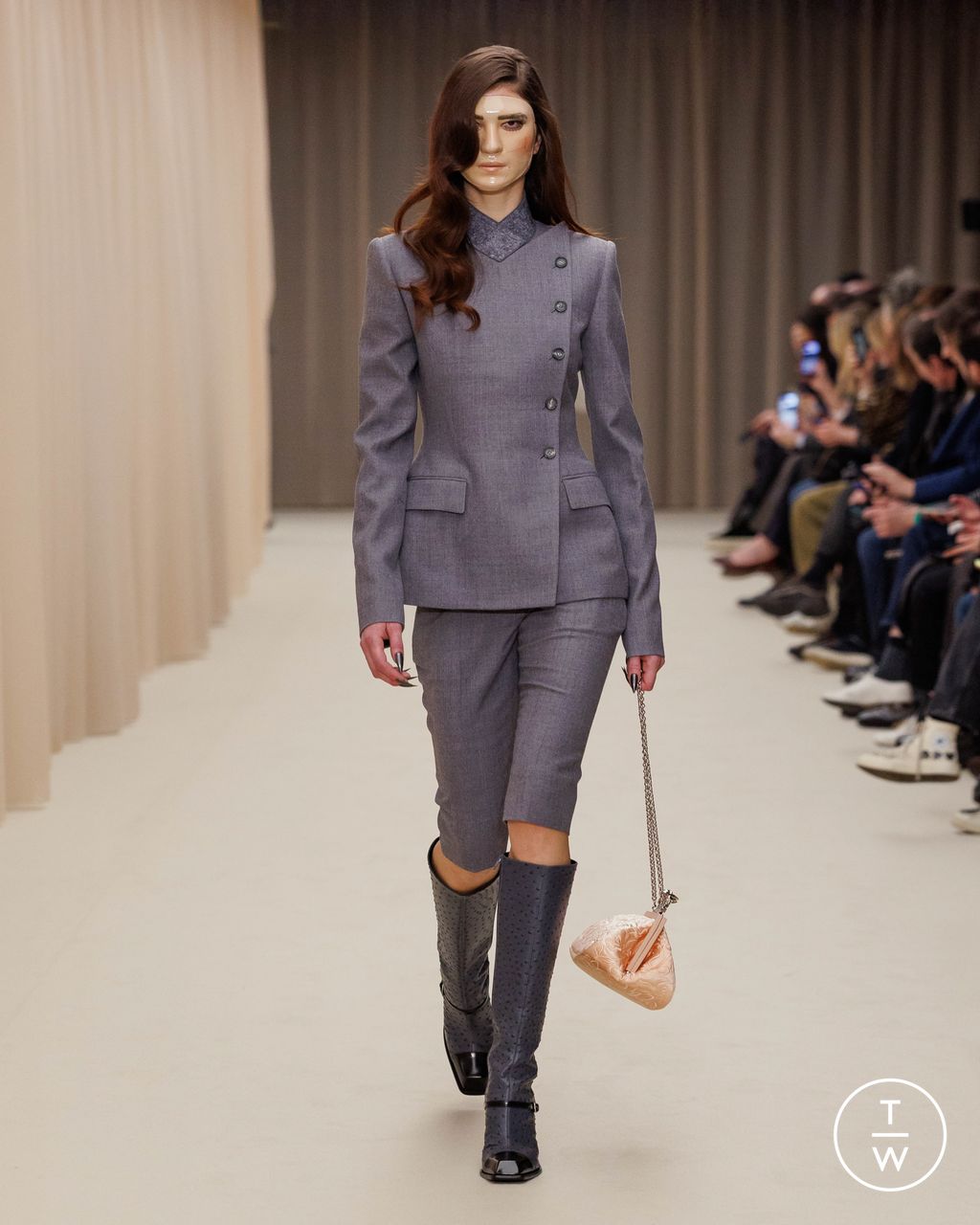 Fashion Week Paris Fall/Winter 2026 look 15 de la collection McQueen womenswear