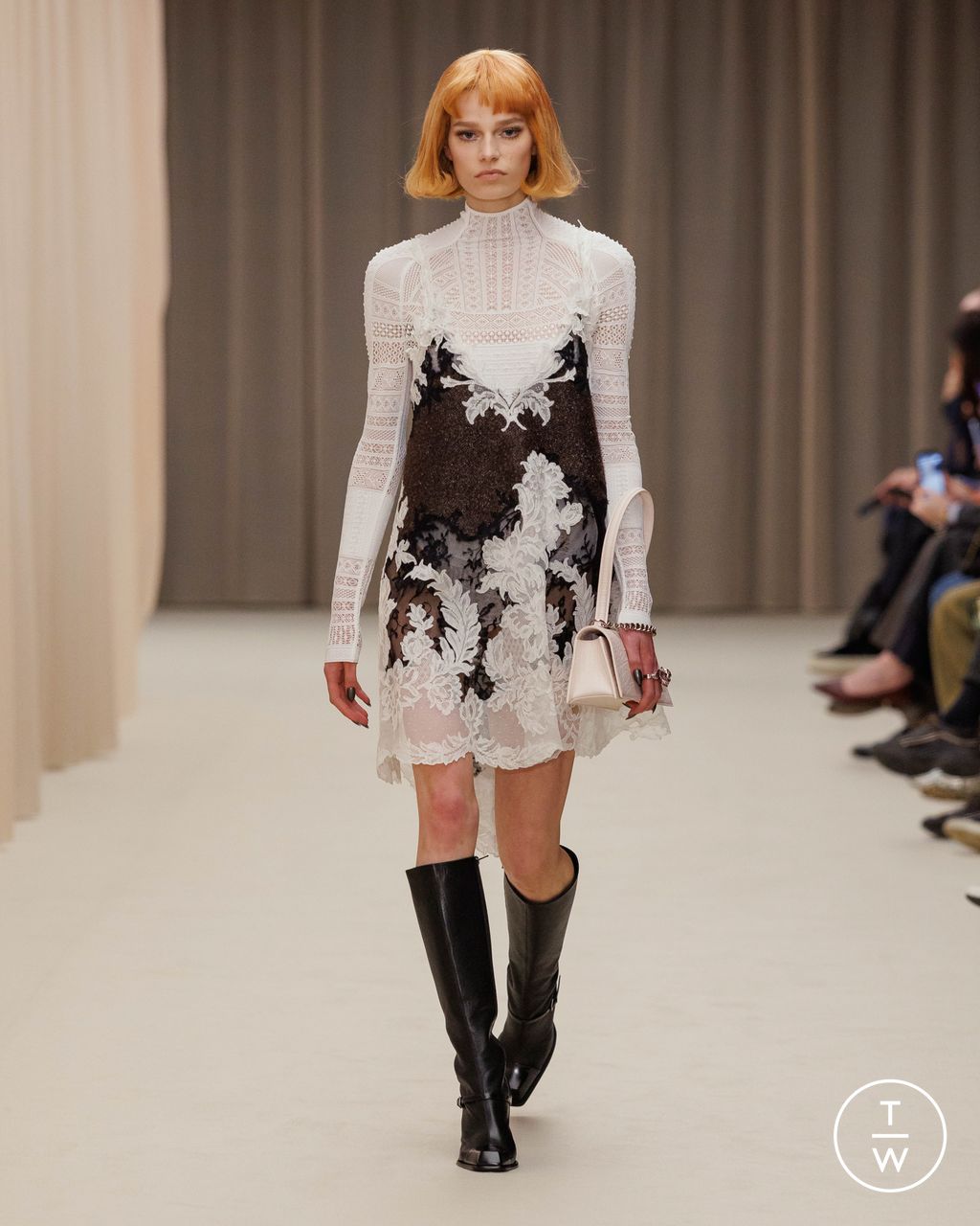 Fashion Week Paris Fall/Winter 2026 look 17 de la collection McQueen womenswear