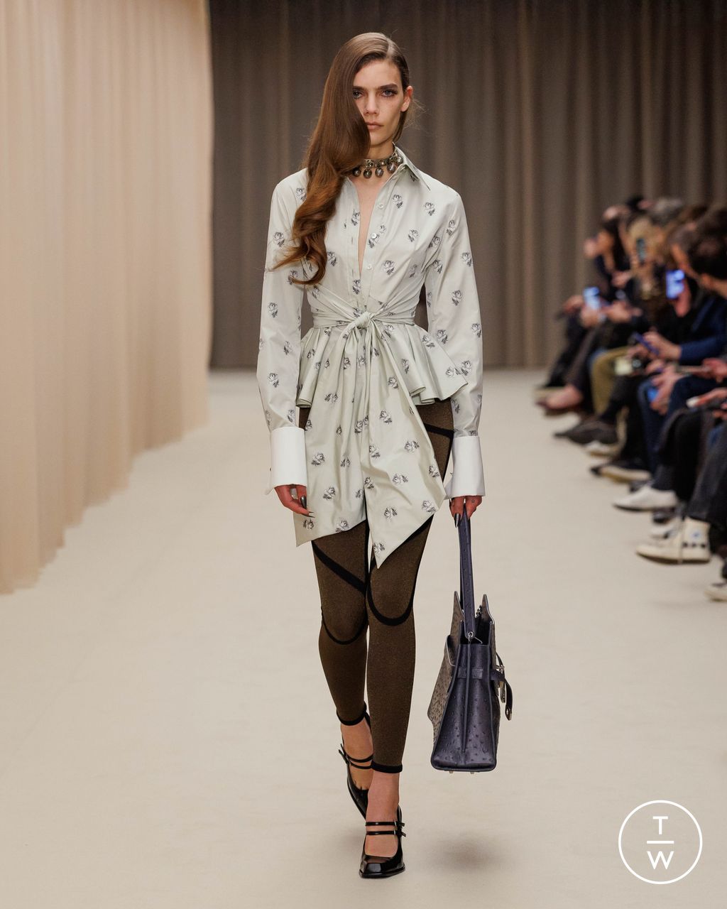 Fashion Week Paris Fall/Winter 2026 look 18 de la collection McQueen womenswear