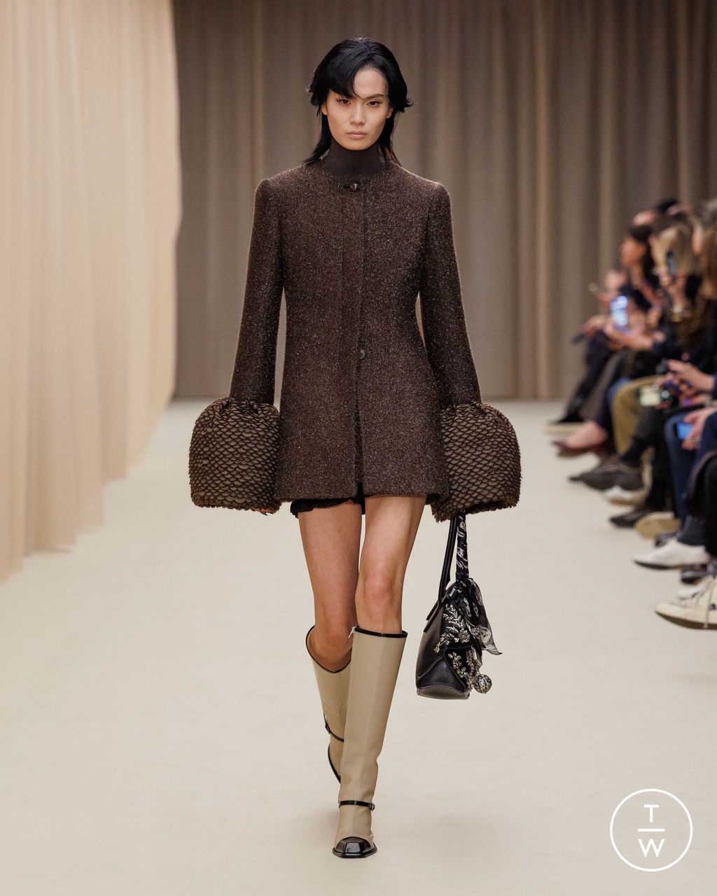 Fashion Week Paris Fall/Winter 2026 look 19 de la collection McQueen womenswear