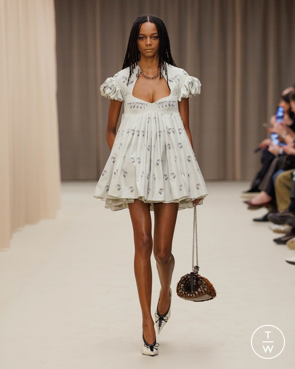 Fashion Week Paris Fall/Winter 2026 look 20 de la collection McQueen womenswear