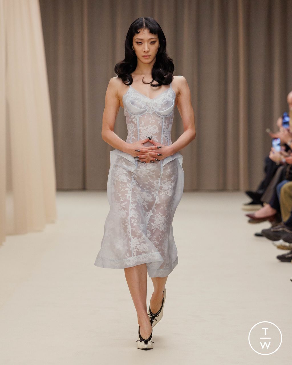 Fashion Week Paris Fall/Winter 2026 look 23 de la collection McQueen womenswear