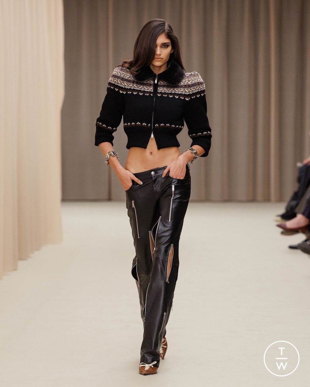 Fashion Week Paris Fall/Winter 2026 look 24 from the McQueen collection womenswear