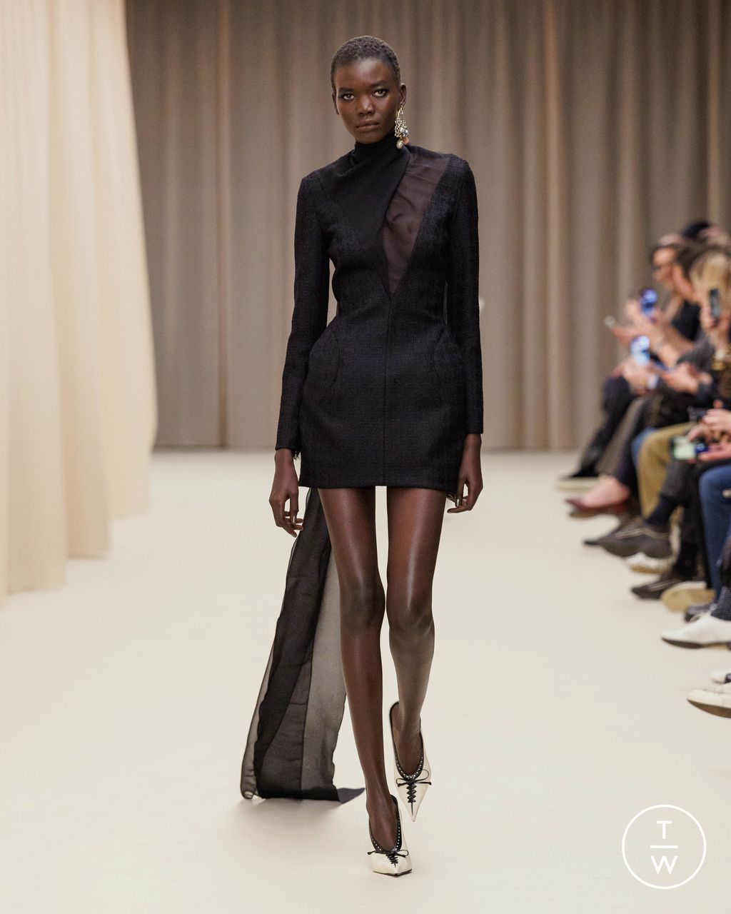 Fashion Week Paris Fall/Winter 2026 look 26 from the McQueen collection womenswear