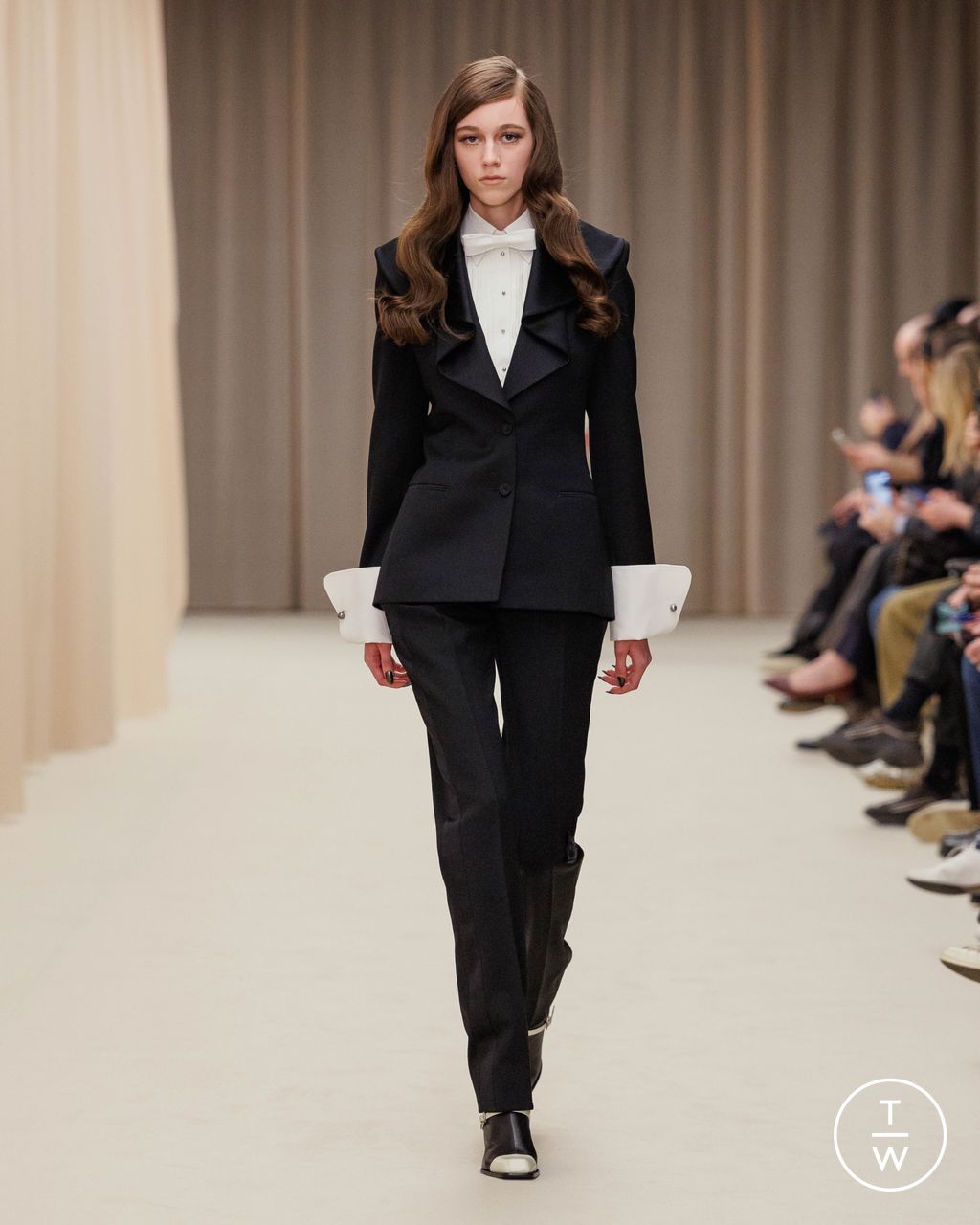 Fashion Week Paris Fall/Winter 2026 look 27 de la collection McQueen womenswear