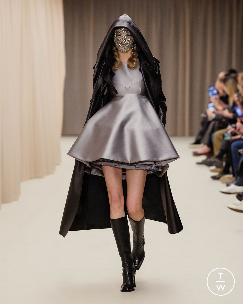 Fashion Week Paris Fall/Winter 2026 look 32 from the McQueen collection 女装