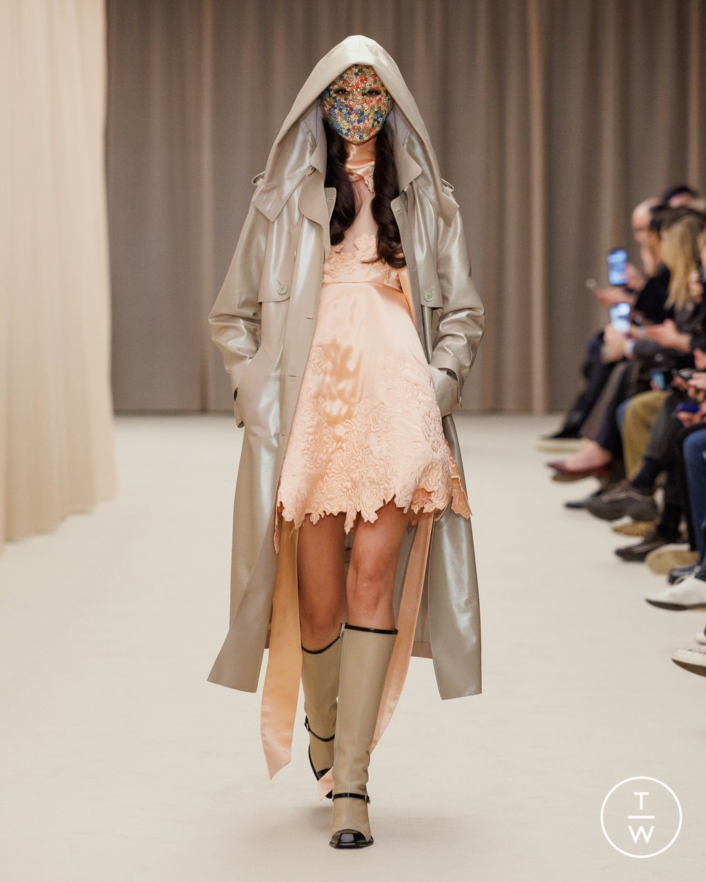Fashion Week Paris Fall/Winter 2026 look 33 from the McQueen collection 女装