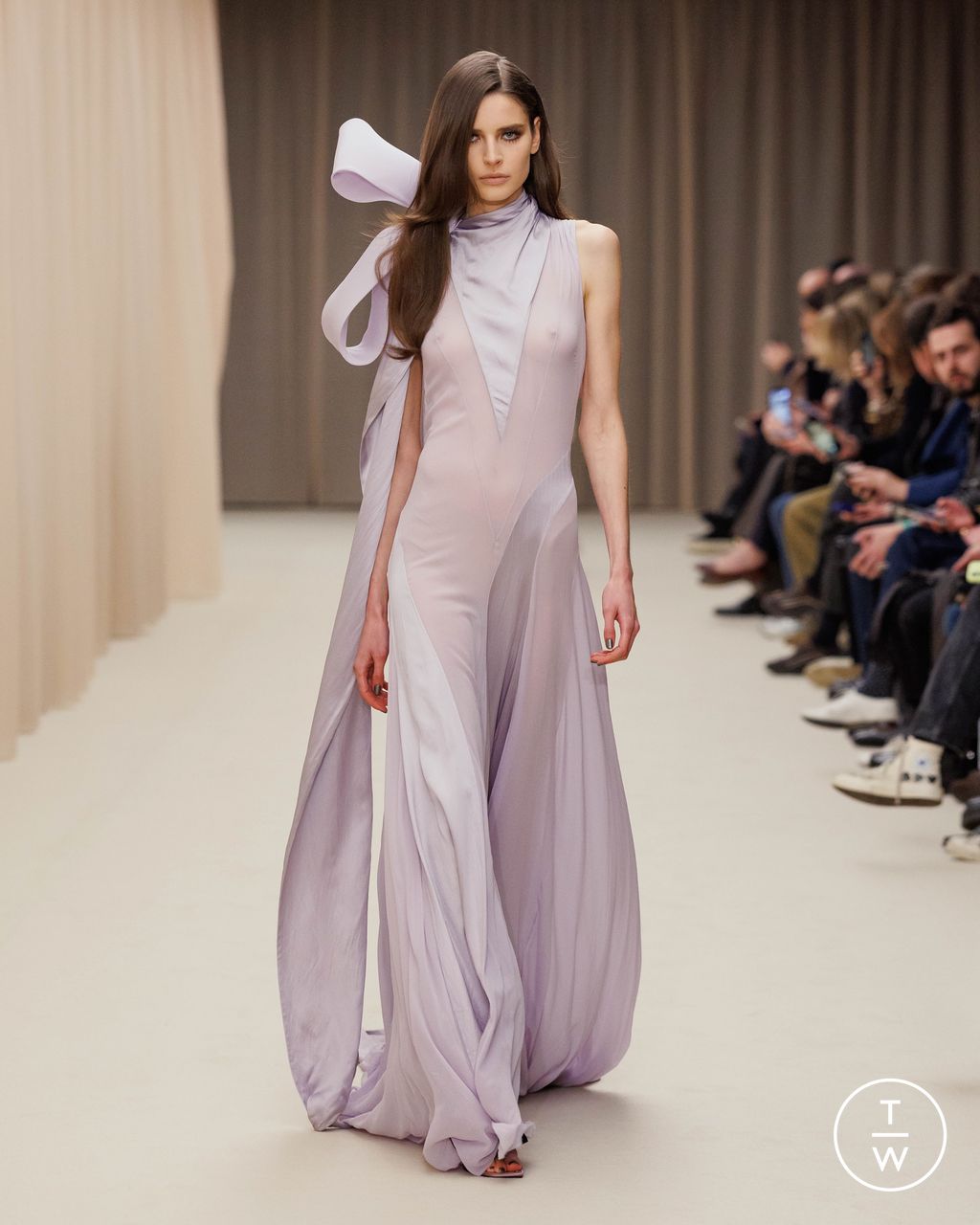 Fashion Week Paris Fall/Winter 2026 look 35 from the McQueen collection womenswear