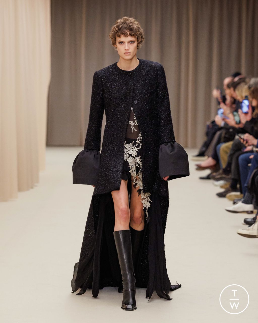 Fashion Week Paris Fall/Winter 2026 look 37 from the McQueen collection 女装