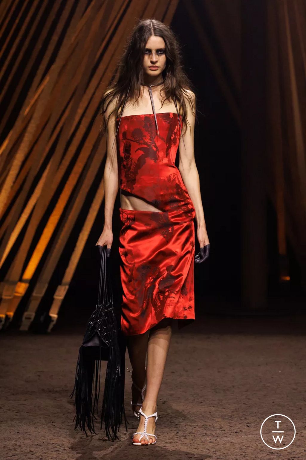 Fashion Week Paris Spring/Summer 2026 look 37 from the McQueen collection womenswear