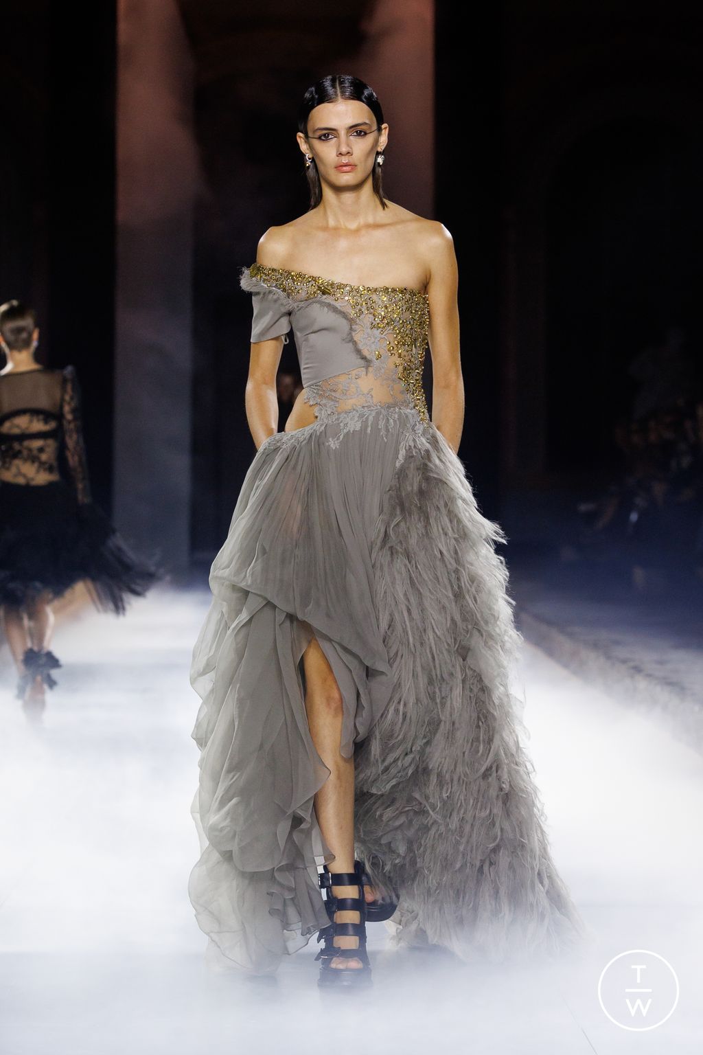 Alexander McQueen Spring Summer 2025 womenswear 43 Tagwalk The Fashion Search Engine