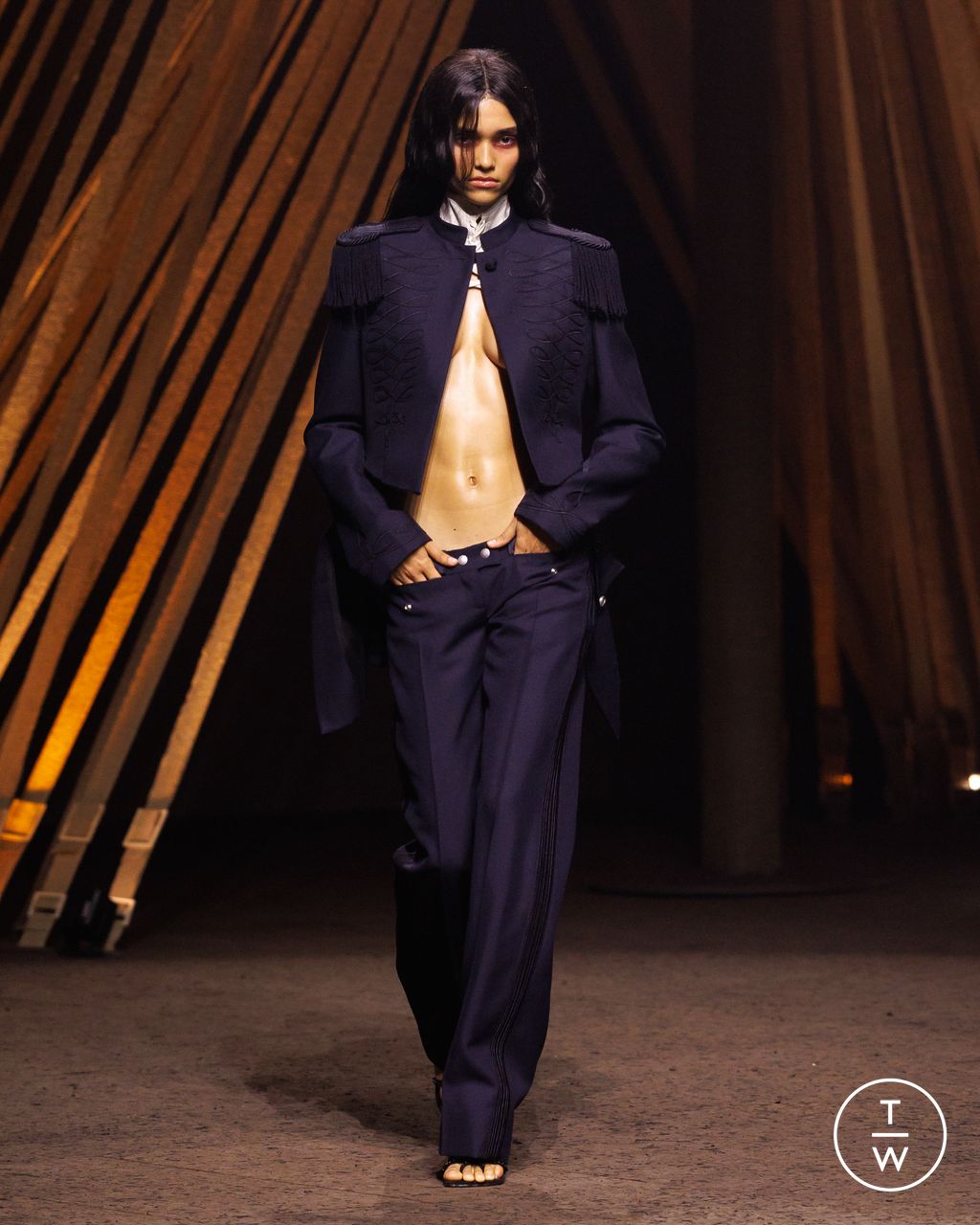 Fashion Week Paris Spring/Summer 2026 look 2 from the McQueen collection womenswear