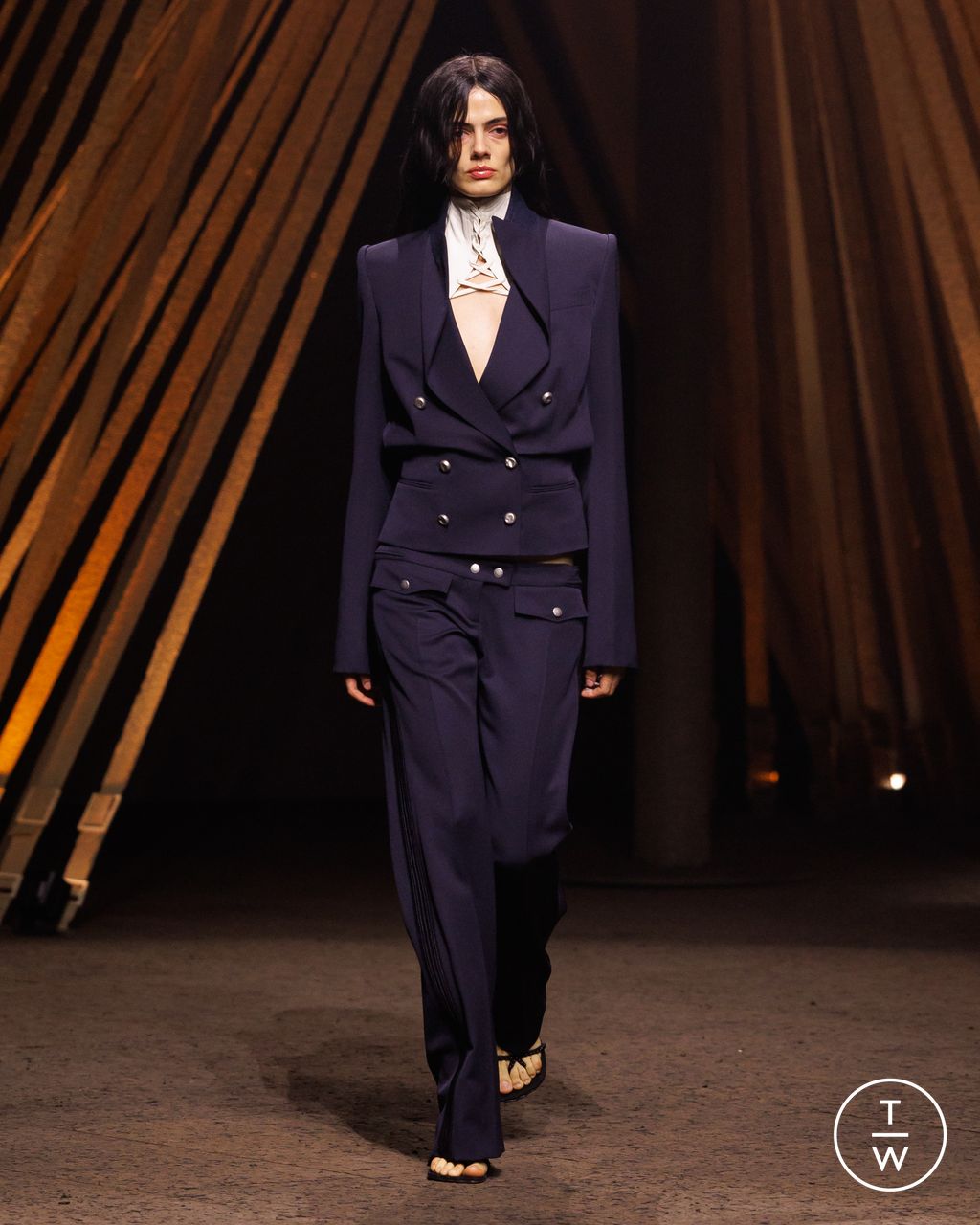 Fashion Week Paris Spring/Summer 2026 look 4 from the McQueen collection womenswear