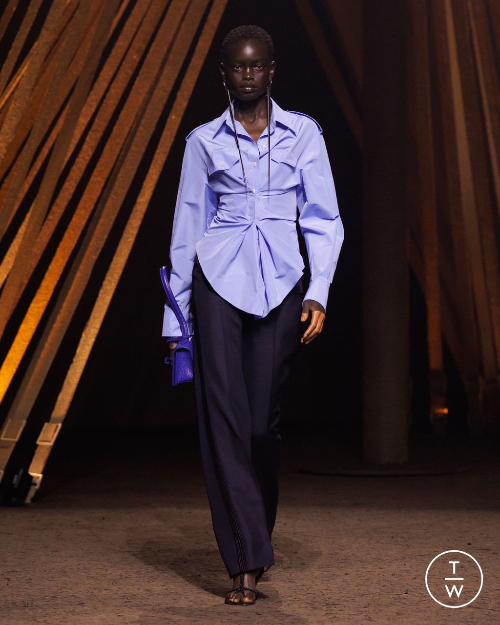 Fashion Week Paris Spring/Summer 2026 look 5 from the McQueen collection womenswear