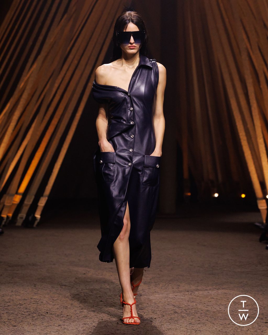 Fashion Week Paris Spring/Summer 2026 look 8 from the McQueen collection womenswear