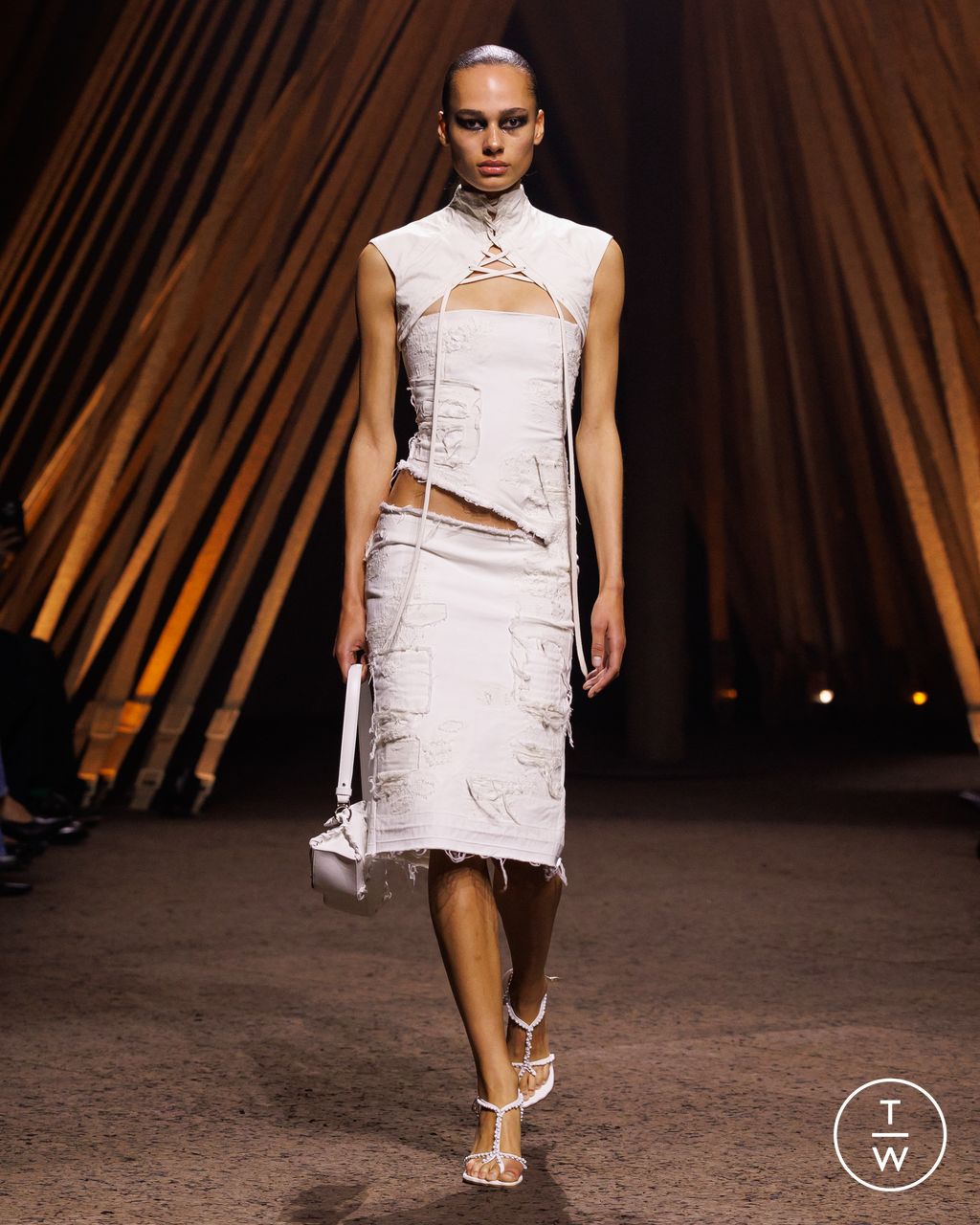 Fashion Week Paris Spring/Summer 2026 look 9 from the McQueen collection womenswear