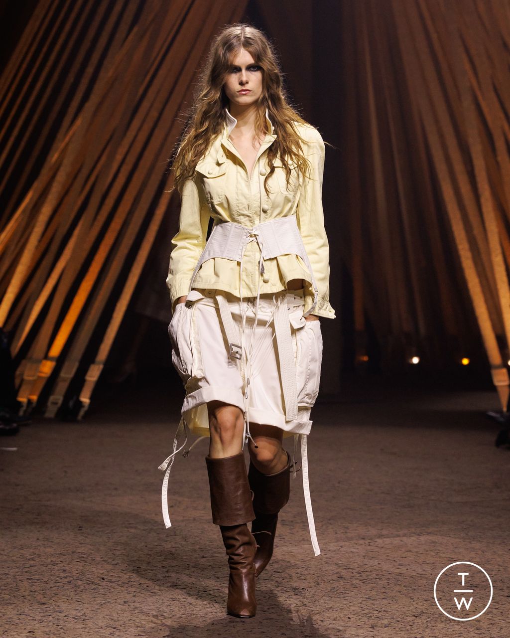 Fashion Week Paris Spring/Summer 2026 look 13 from the McQueen collection womenswear