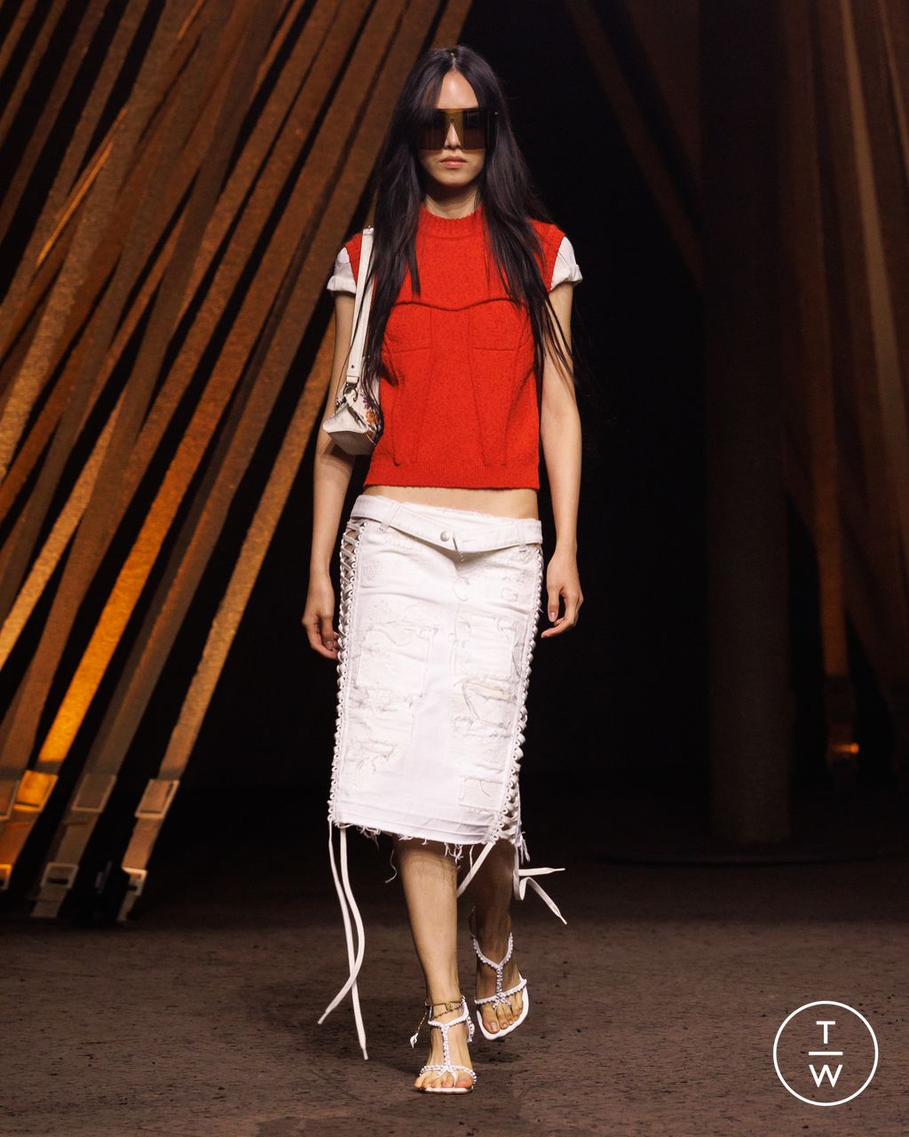 Fashion Week Paris Spring/Summer 2026 look 19 from the McQueen collection womenswear