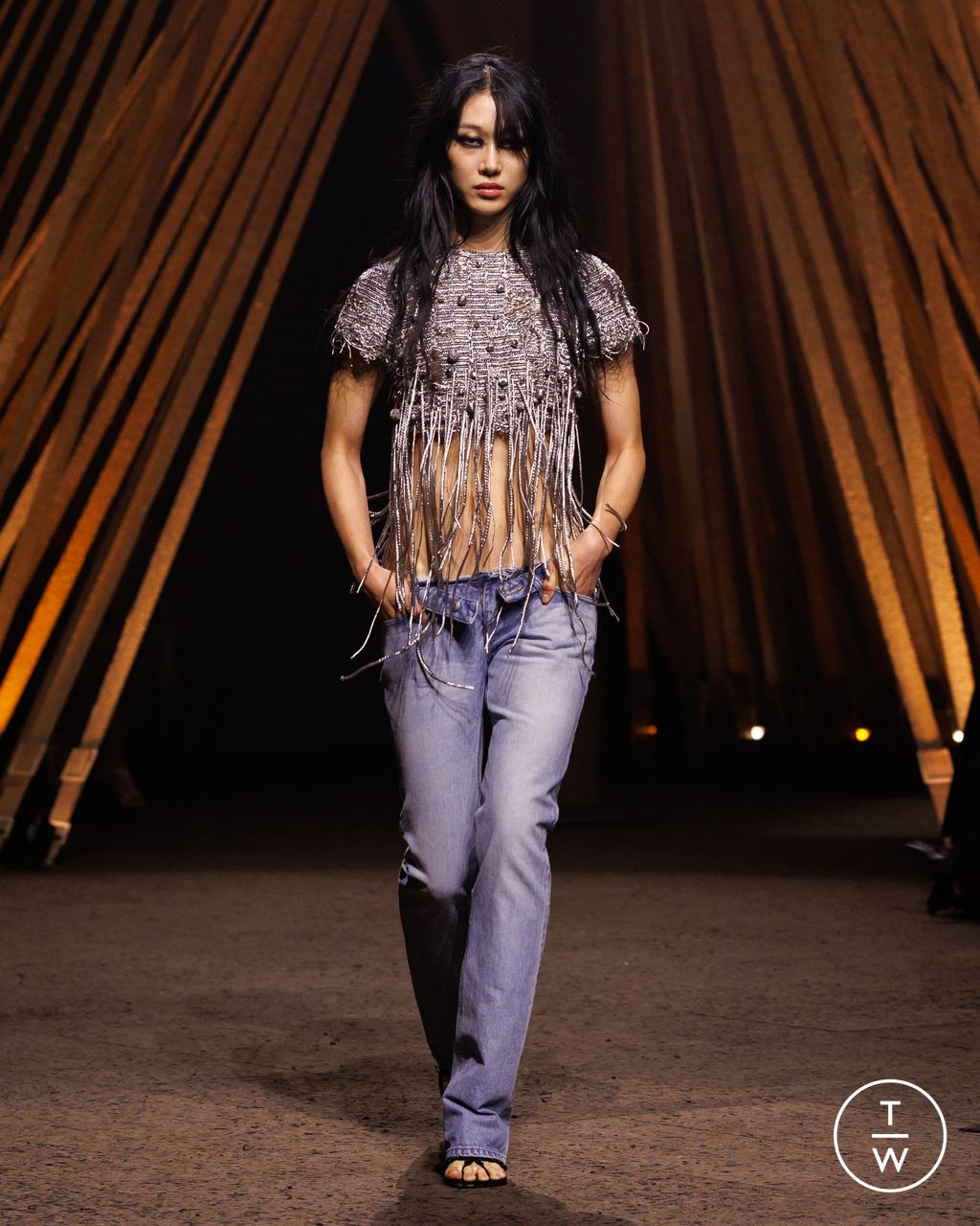 Fashion Week Paris Spring/Summer 2026 look 21 from the McQueen collection womenswear