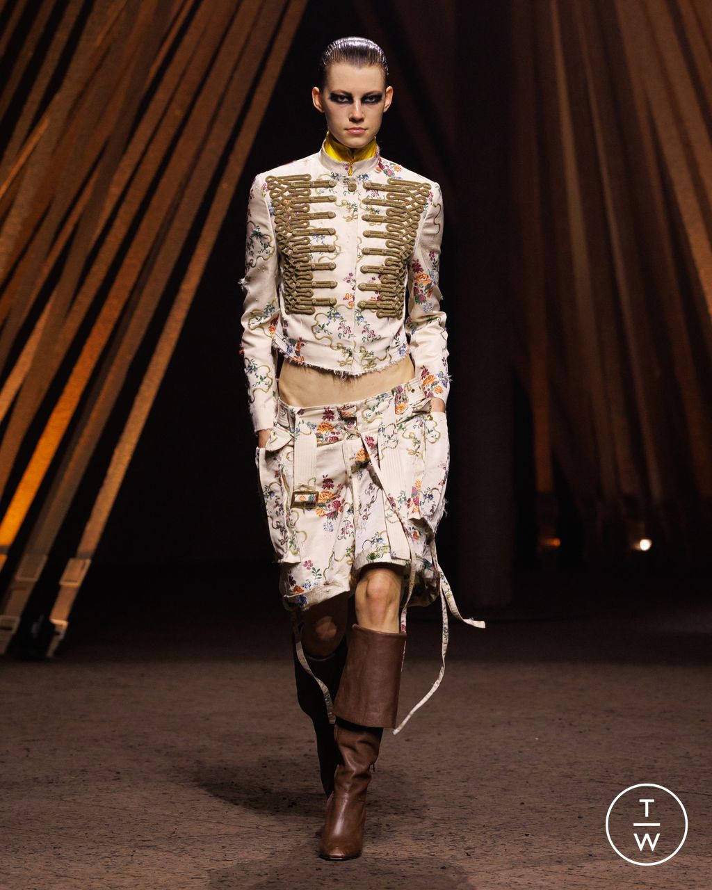 Fashion Week Paris Spring/Summer 2026 look 28 from the McQueen collection womenswear