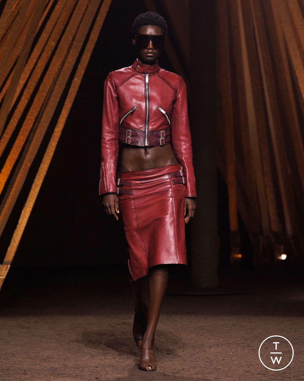 Fashion Week Paris Spring/Summer 2026 look 32 from the McQueen collection womenswear