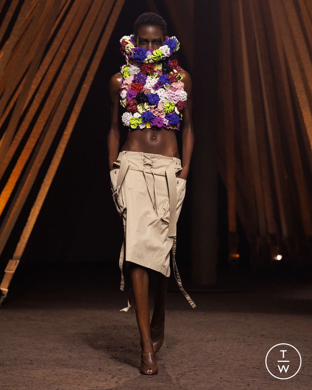 Fashion Week Paris Spring/Summer 2026 look 34 from the McQueen collection womenswear